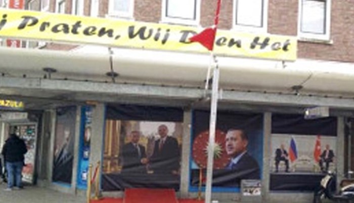 Dutch police remove Erdoğan posters