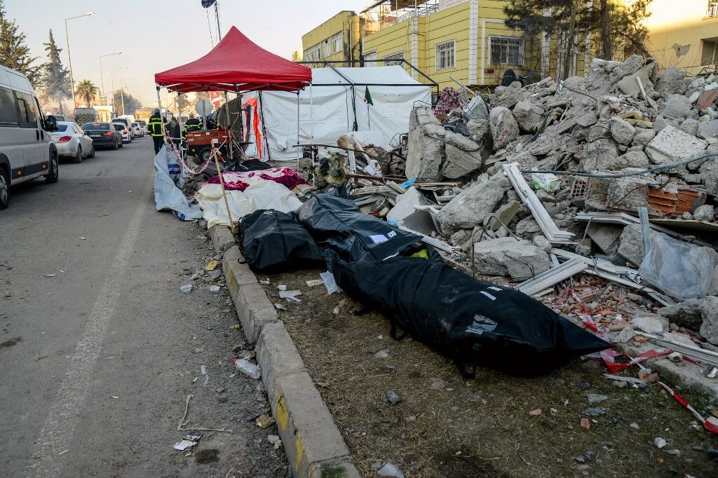 Turkey quake body bags