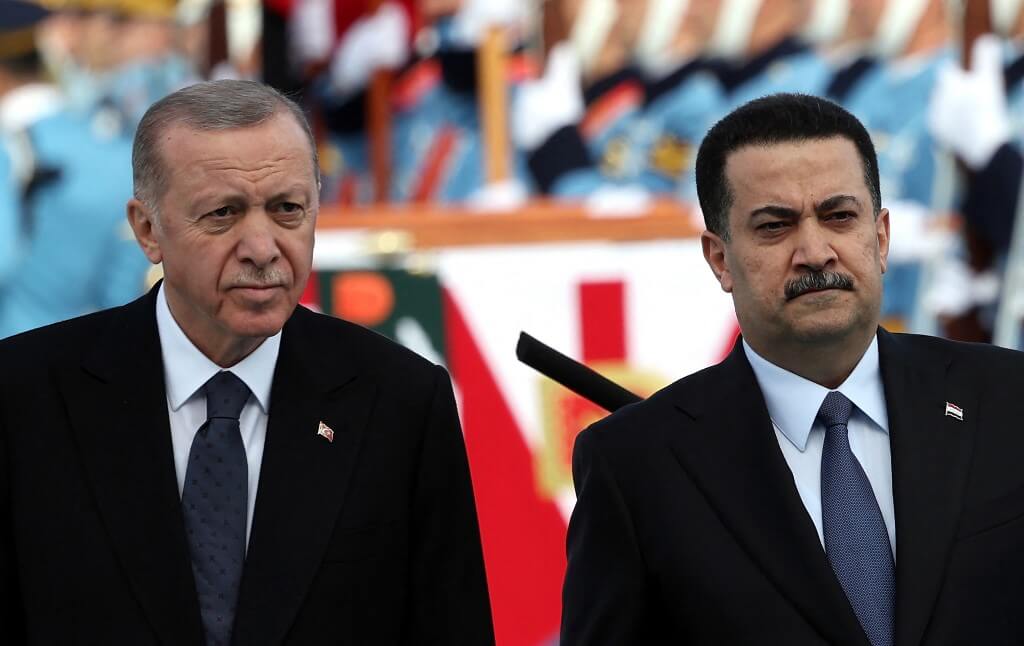 Turkish President Recep Tayyip Erdogan (L) and Iraqi Prime Minister Mohammed Shia' Al Sudani