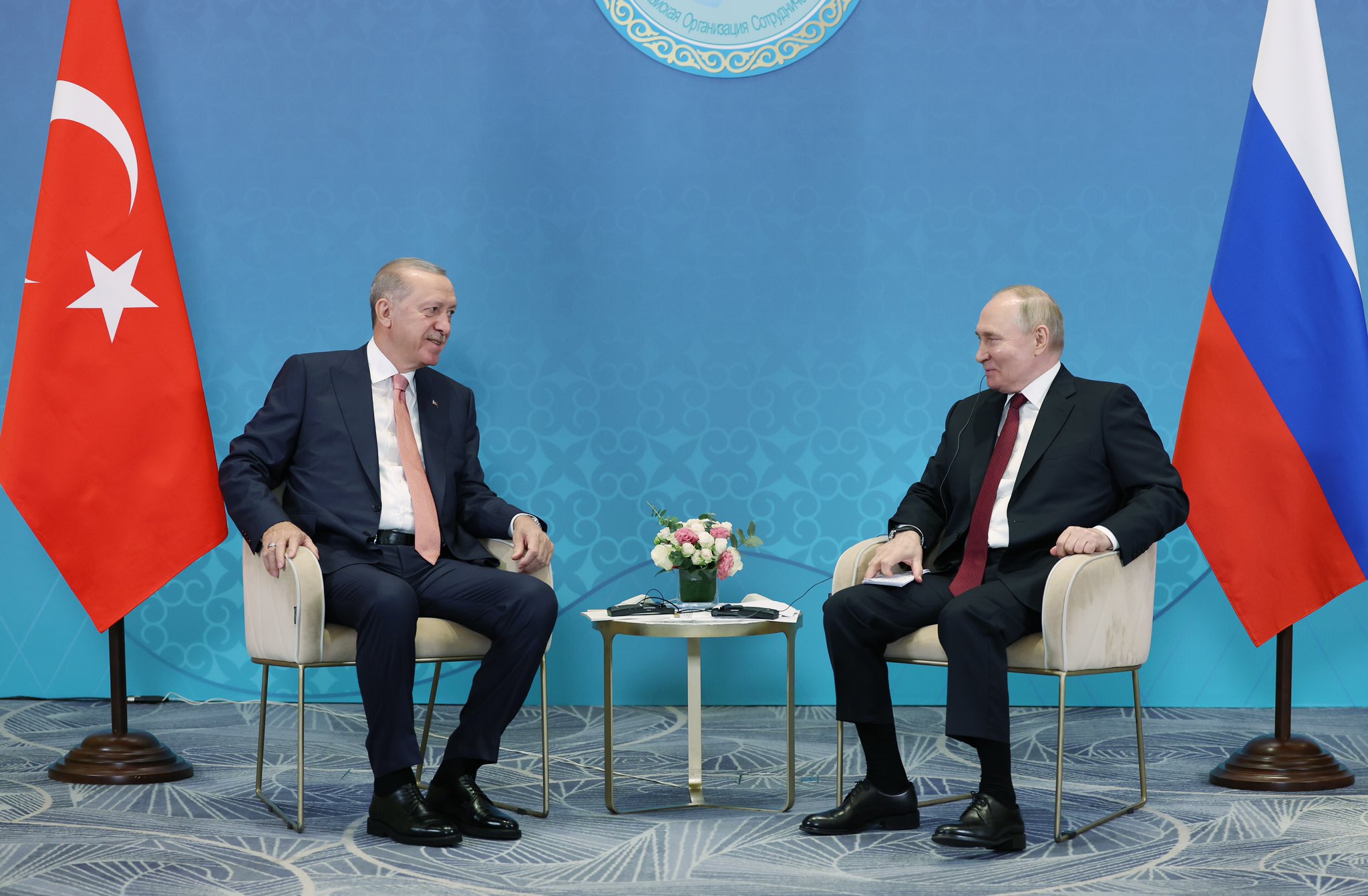 Erdoğan meets with Putin at SCO summit, invites him to Turkey Turkish