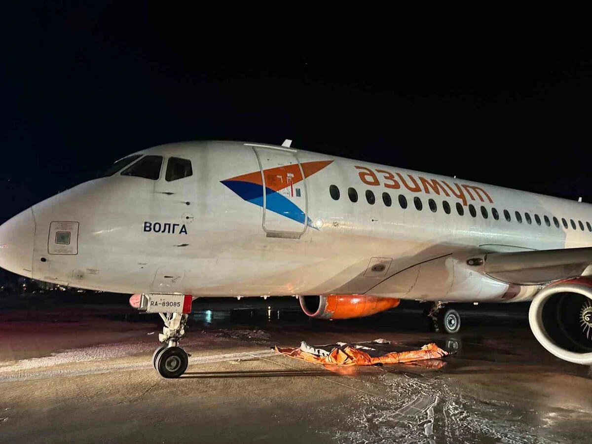 Russian plane evacuated in Turkey after engine catches fire