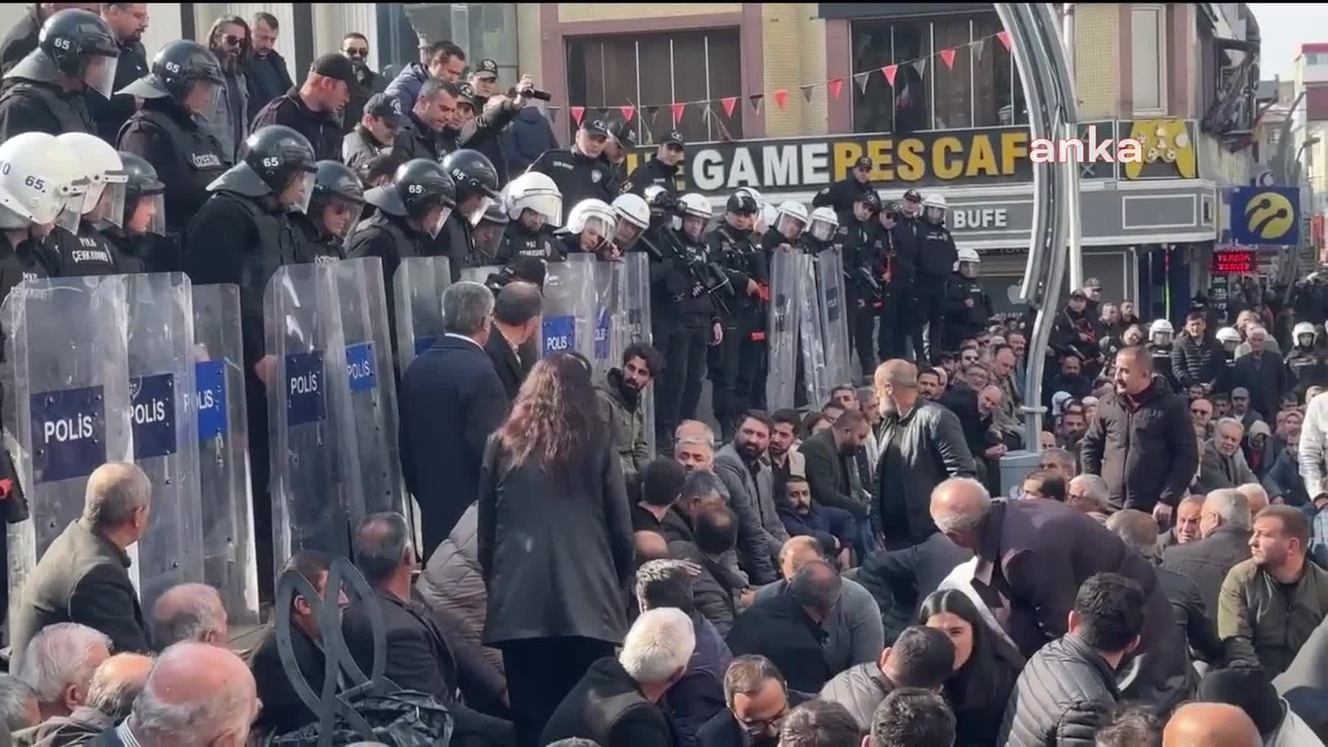 Turkey detains 400, including 55 minors, in protests over Kurdish mayor’s removal