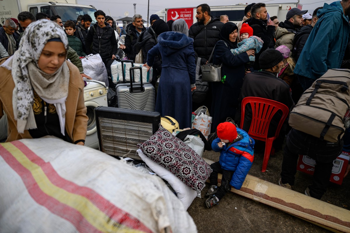 At Turkey-Syria border, returning children cross into the unknown