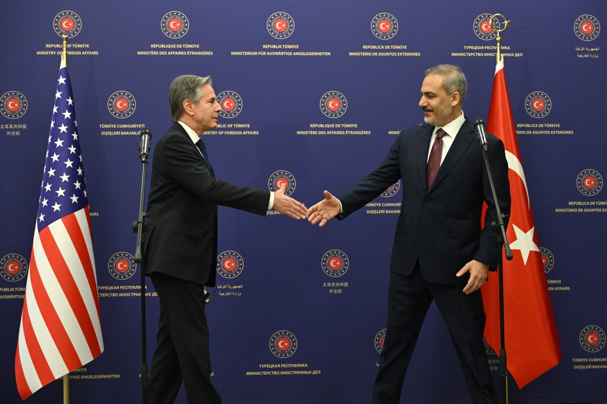 ‘Imperative’ to work against ISIL in Syria, Blinken tells Turkey