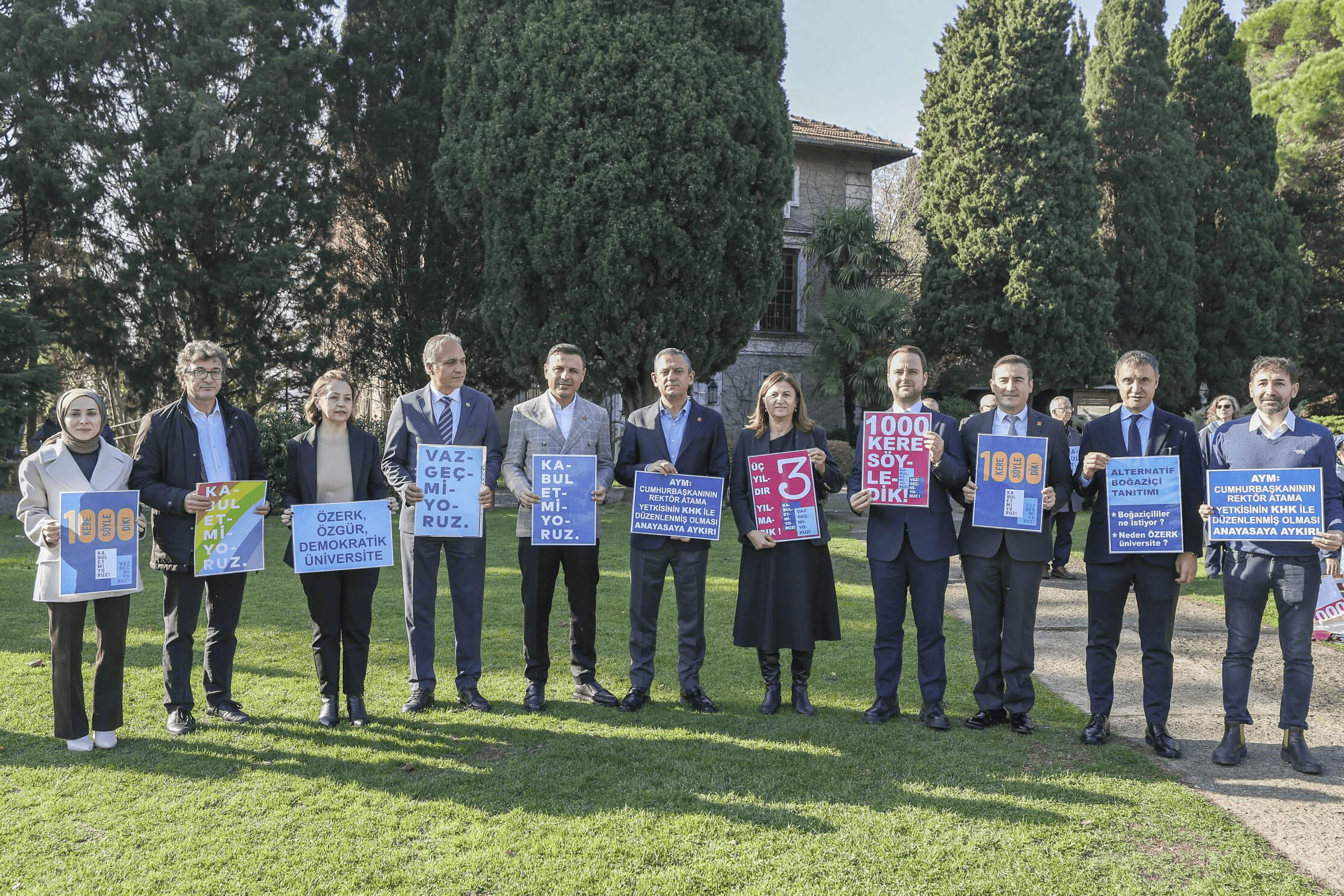 Main opposition leader visits Boğaziçi protestors, calls gov’t-appointed rector ‘occupier’