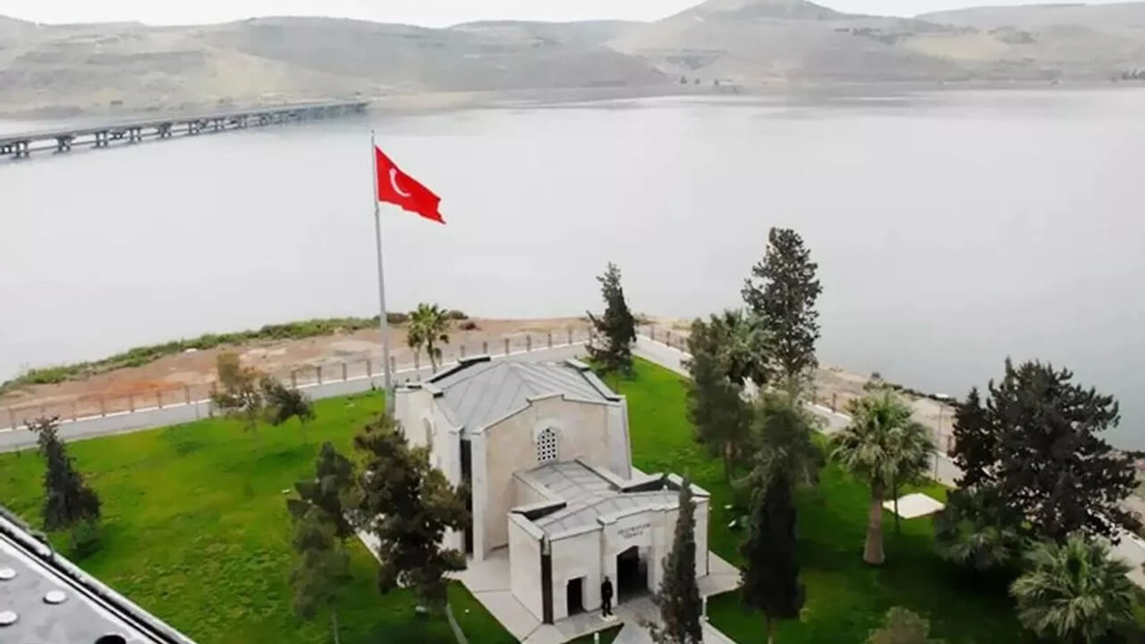 Turkey considers relocating historic tomb to original site in Syria