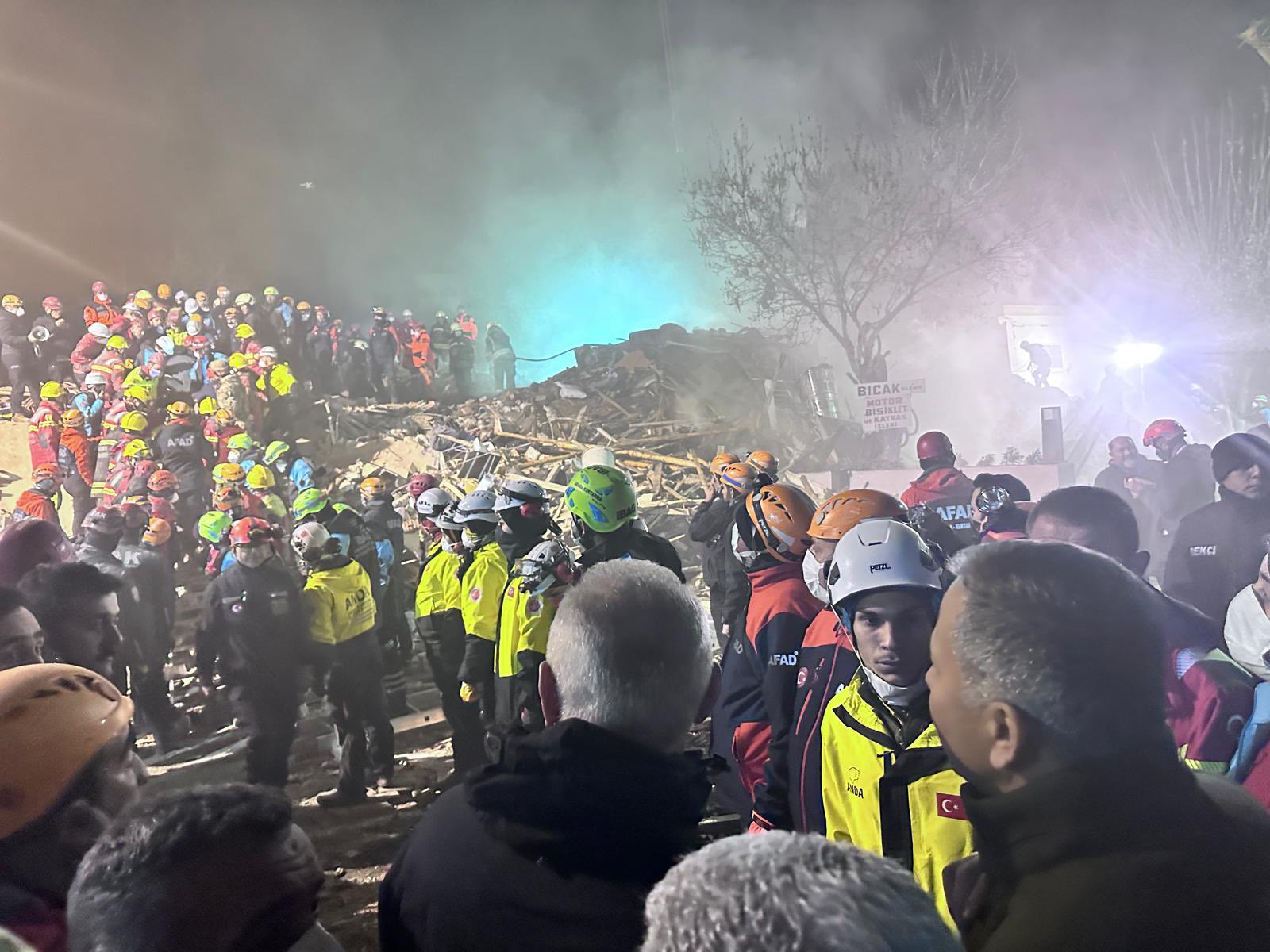 Apartment building collapse in Turkey kills 2, 4 detained in probe