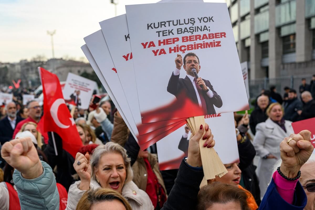 Turkish court arrests İstanbul mayor in graft probe amid protests