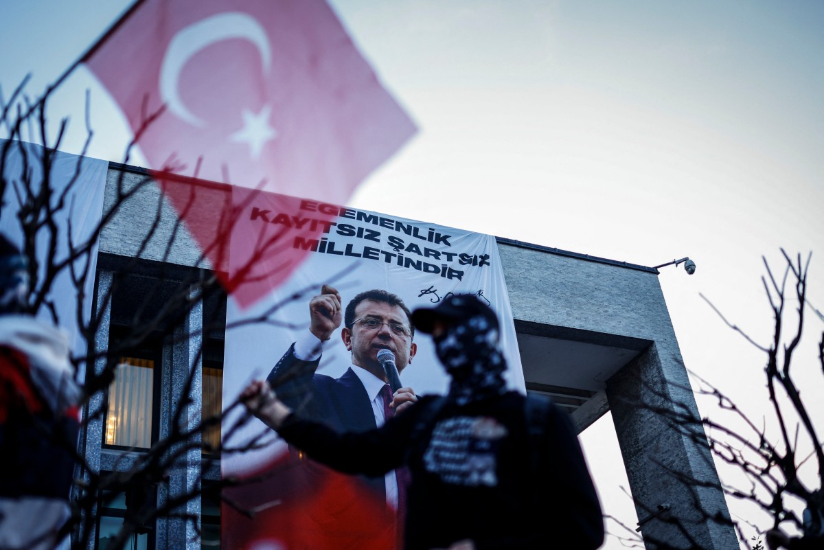 İmamoğlu criticizes gov’t over peace talks with PKK, accuses it of political motives