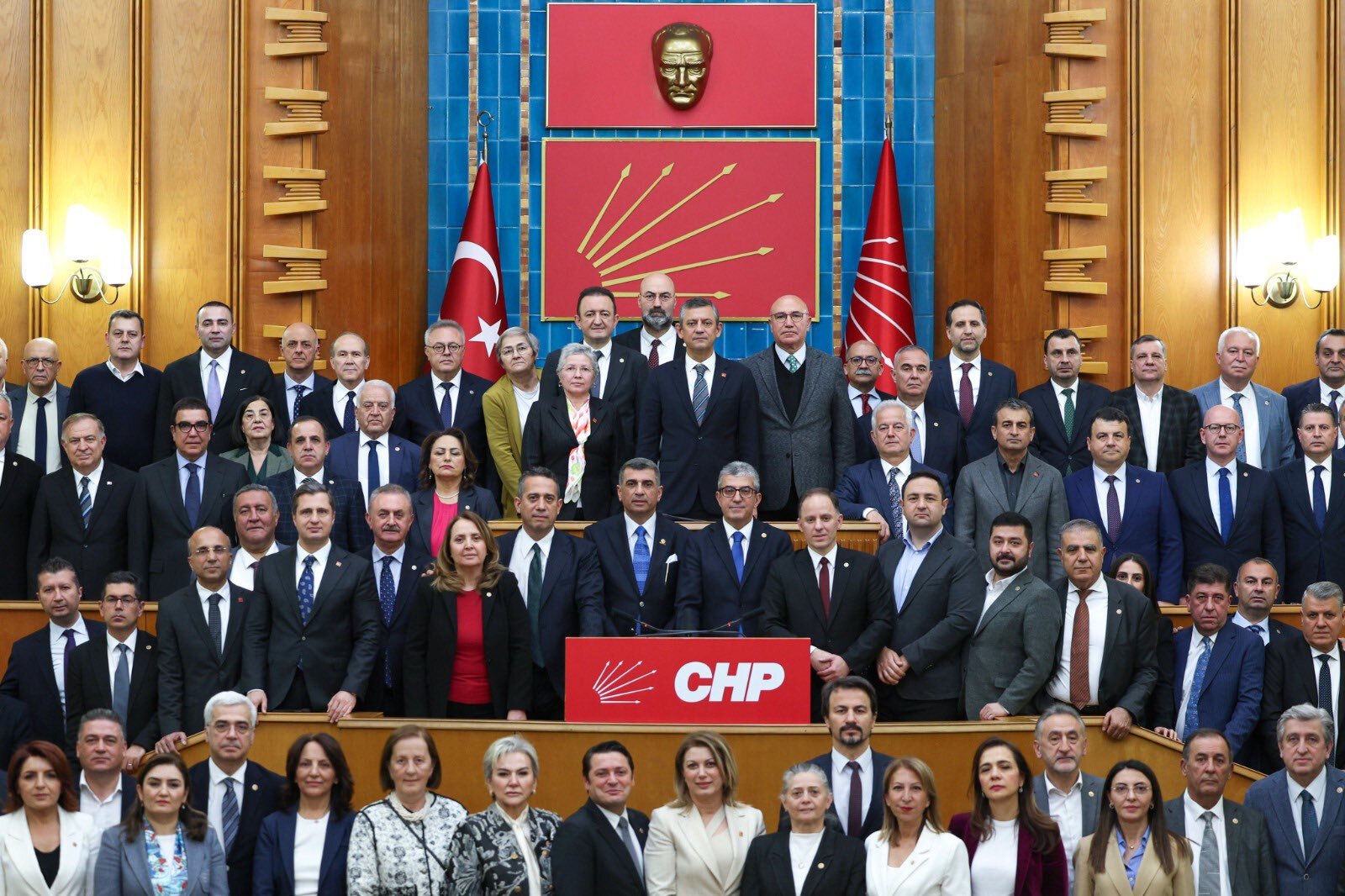 Main opposition applies for extraordinary intraparty vote to blunt possible ousting of leadership