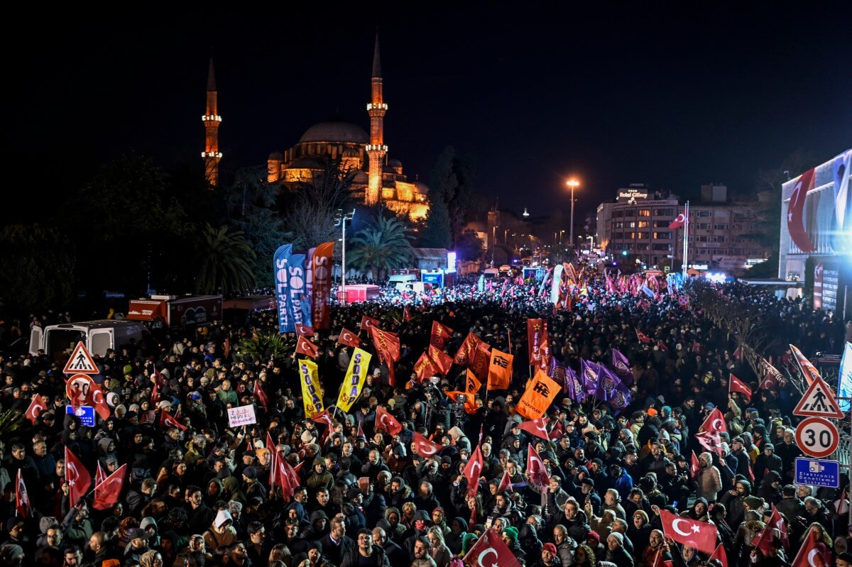 Thousands protest for second night over İstanbul mayor’s detention