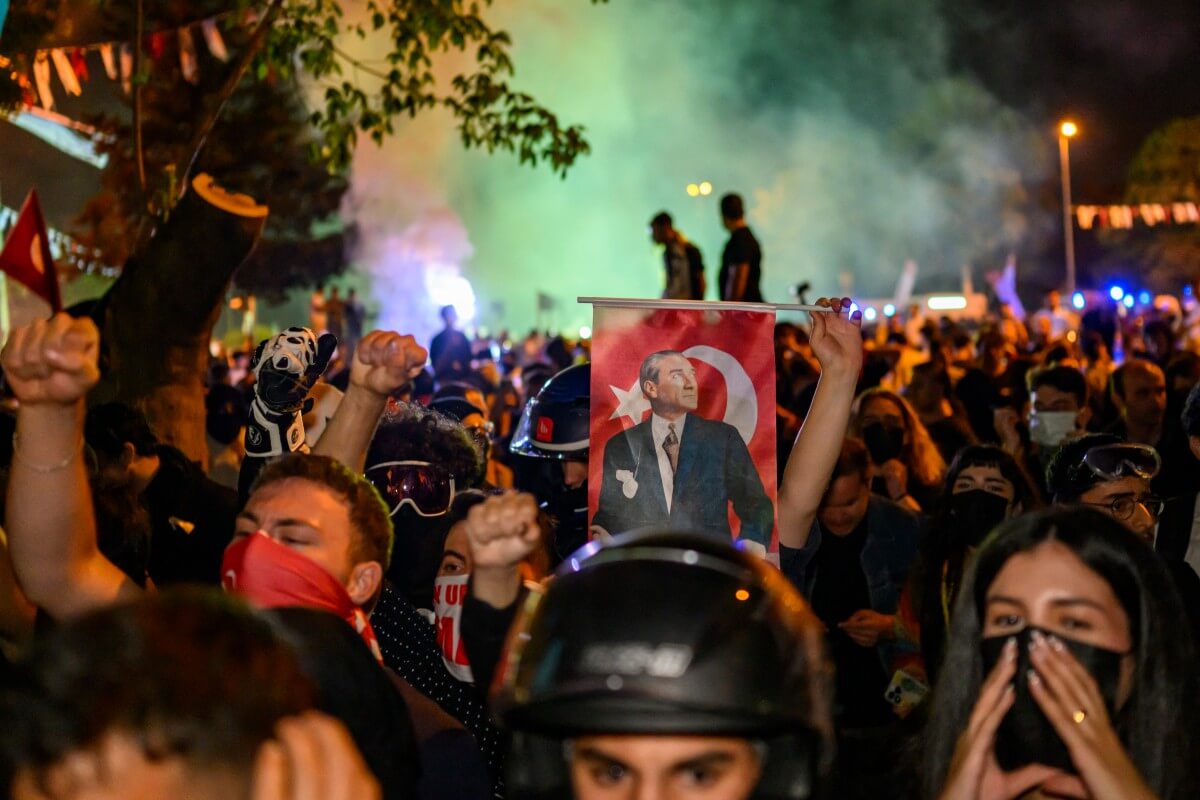 Turkish court keeps 13 in pretrial detention as indictment filed over protest in support of jailed mayor