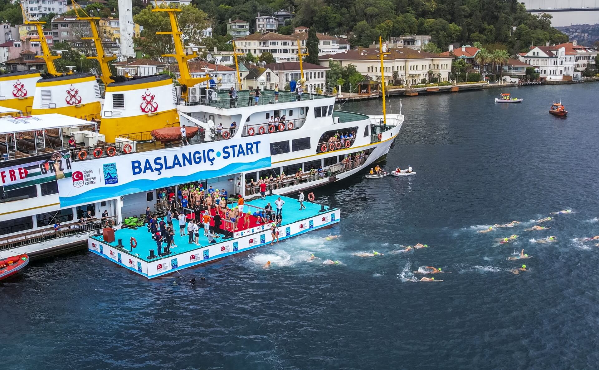 Russian swimmer goes missing during Bosphorus cross-continental race in İstanbul