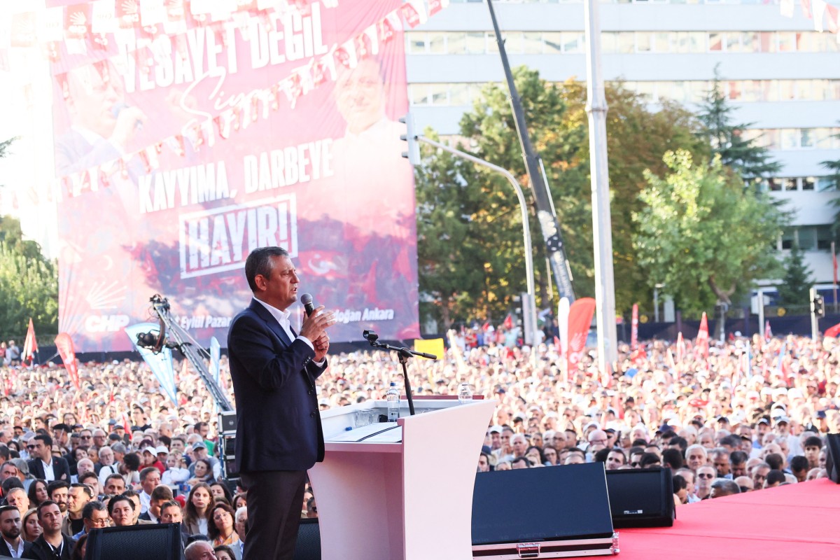 Thousands rally in Ankara ahead of court case that could oust CHP leadership