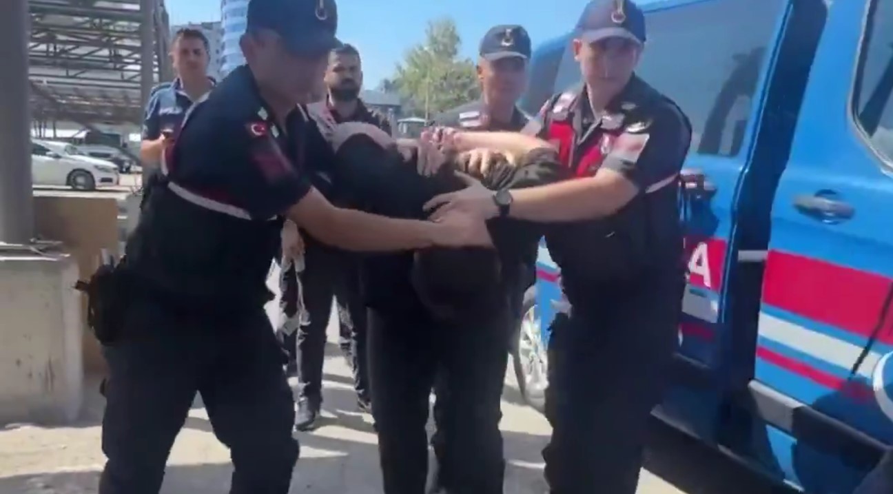 İstanbul prosecutor killed in knife attack at restaurant, suspect in custody