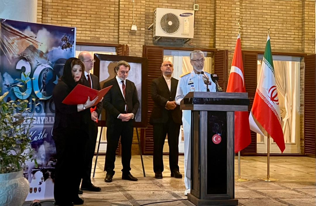 Iranian admiral voices support for defense cooperation with Turkey at Victory Day reception in Tehran