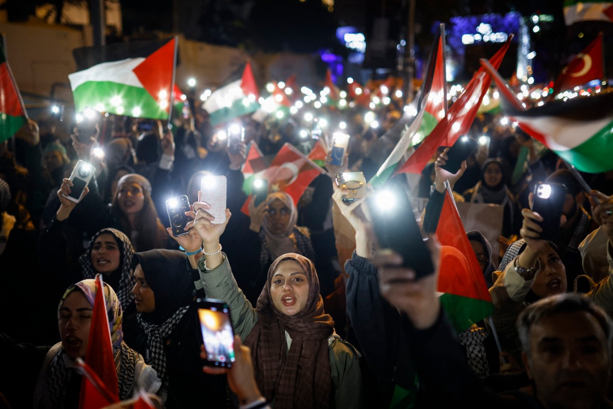 Thousands rally in Turkey as protesters worldwide condemn Israeli interception of Gaza flotilla