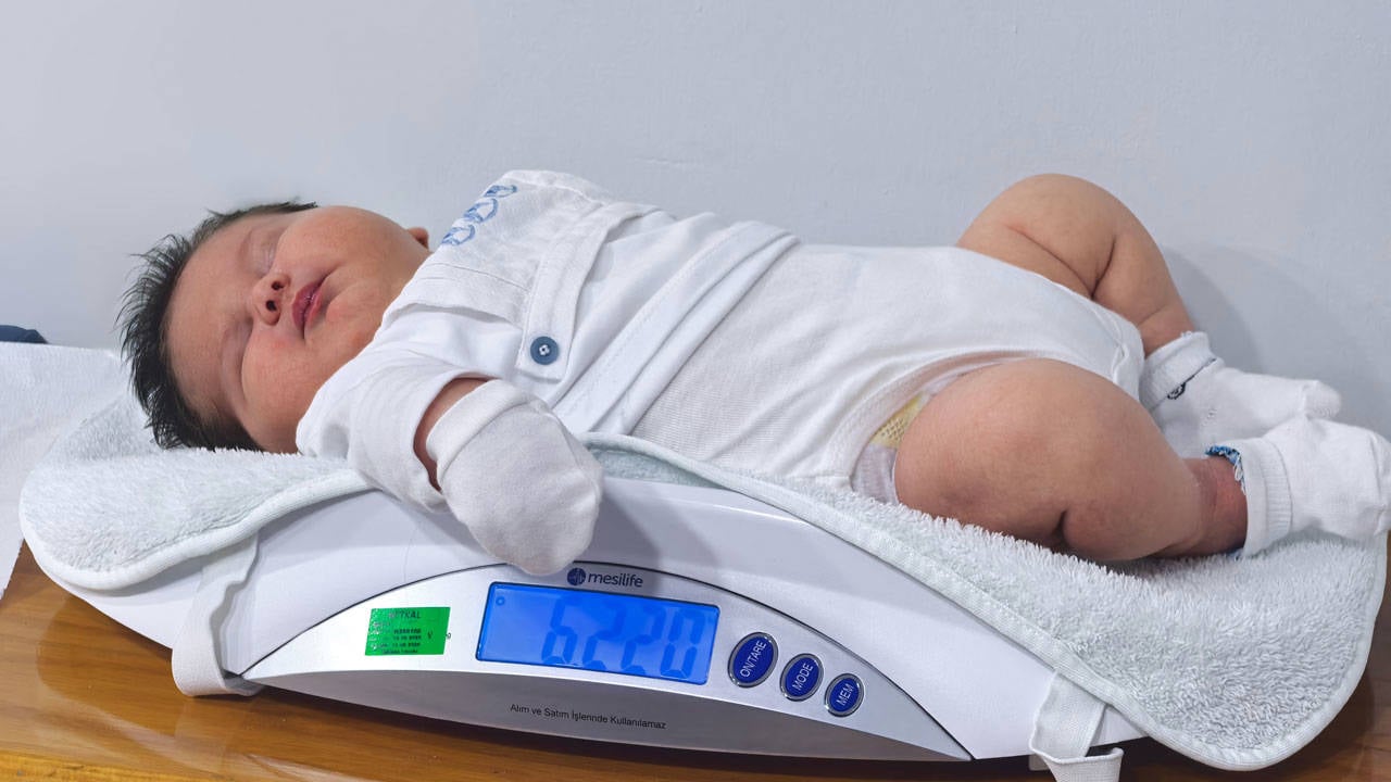 Baby weighing record 6.15 kilograms born in Turkey’s Bursa province