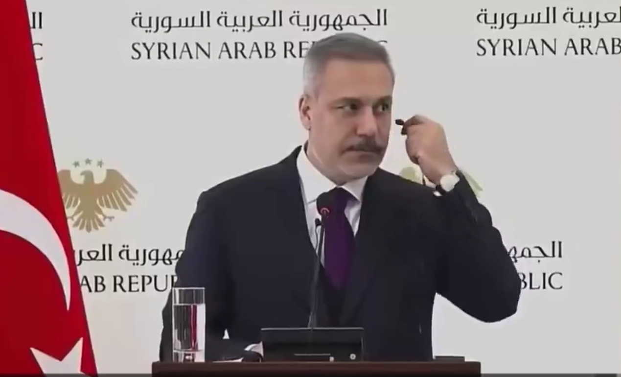 Turkish FM’s mid-answer interruption in Damascus prompts speculation of diplomatic snub