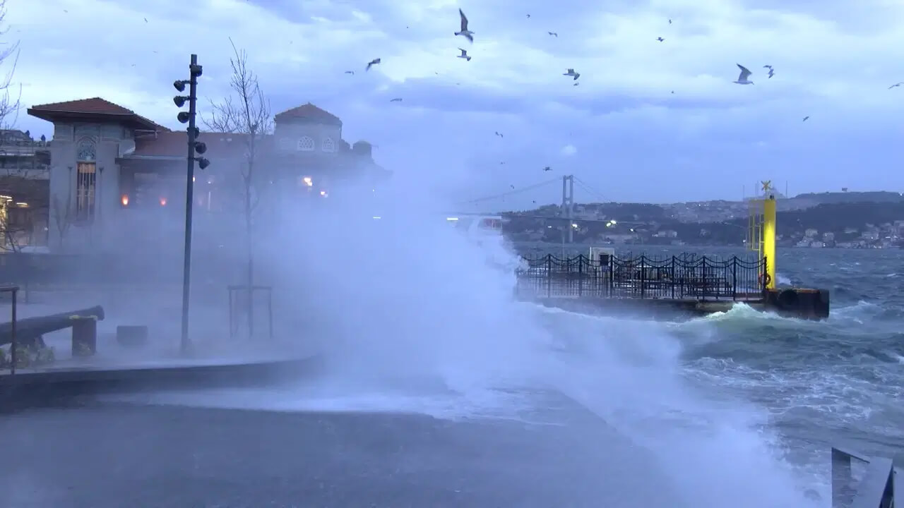 Storm batters Turkey, tearing off roofs, flooding coasts, disrupting transport