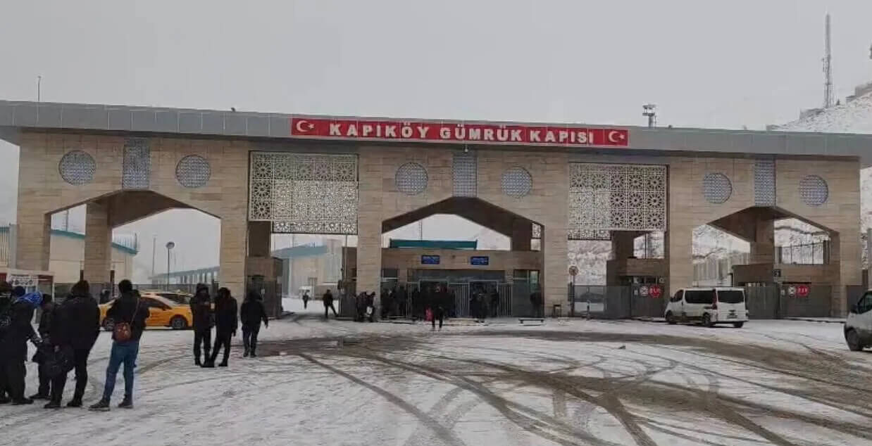 Iran not letting citizens cross into Turkey: minister