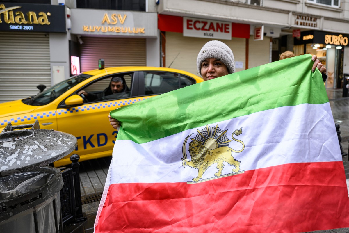 Iranians in İstanbul jittery but jubilant at US, Israeli strikes
