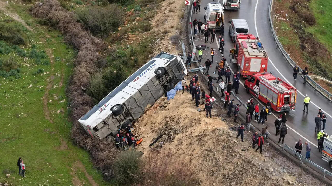 Two road accidents in Turkey kill at least 16