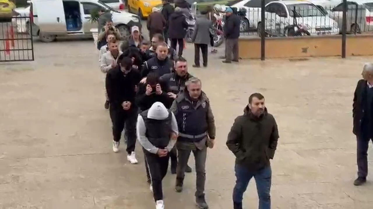 Police officers among 14 jailed for allegedly leaking information to İstanbul youth gang