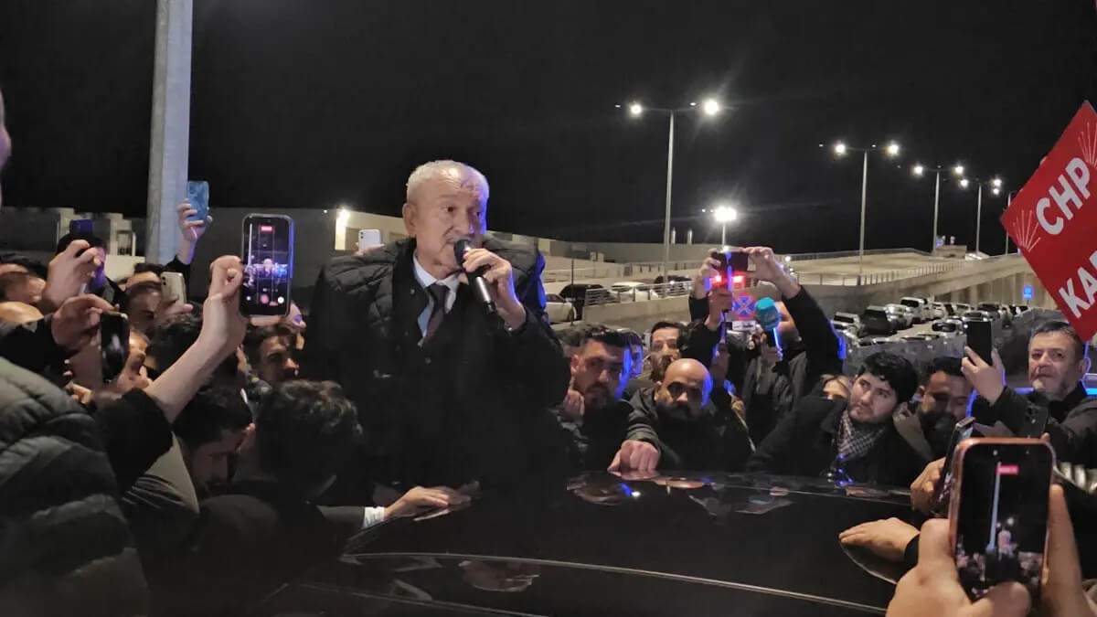 Opposition mayor in southern Turkey among 9 released pending trial in corruption probe