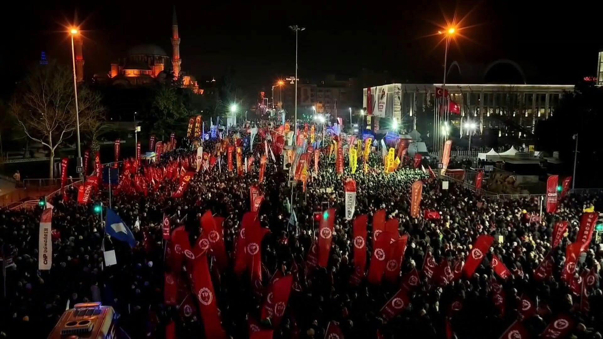 Thousands rally in İstanbul to mark one year since mayor’s detention
