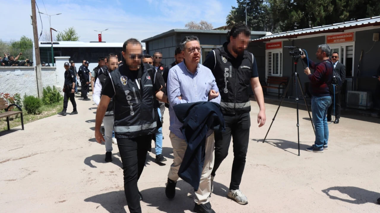 Former AKP mayor among 29 arrested in probe into southeastern municipality