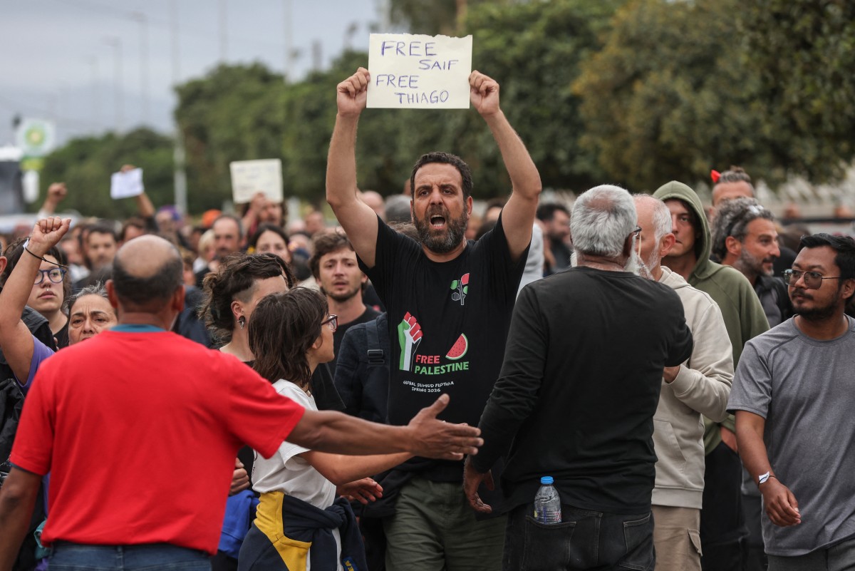 Sumud flotilla participants arrive in İstanbul after Israeli detention