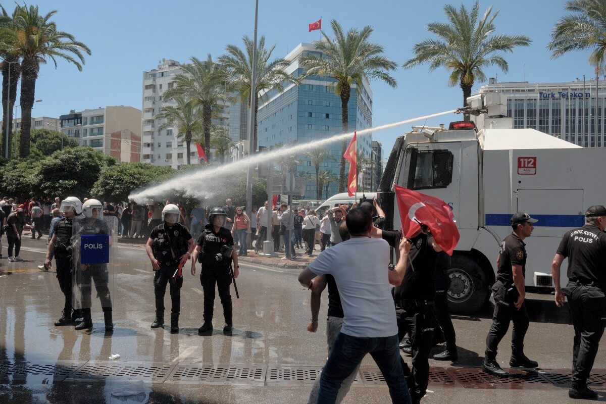 Turkish police fire tear gas to break up protest called by ousted CHP leader in İzmir