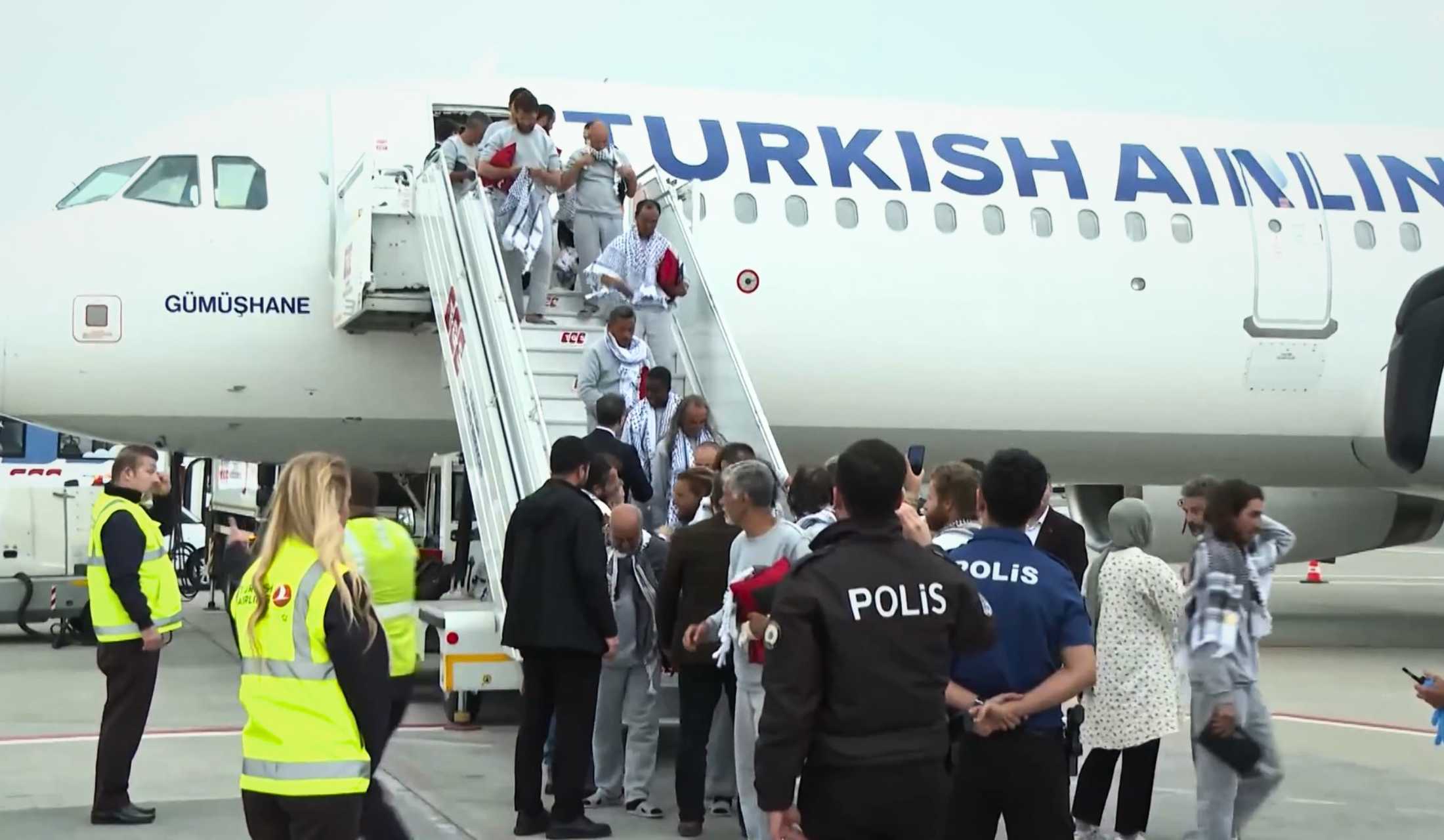 First Gaza flotilla activists arrive in İstanbul from Israel