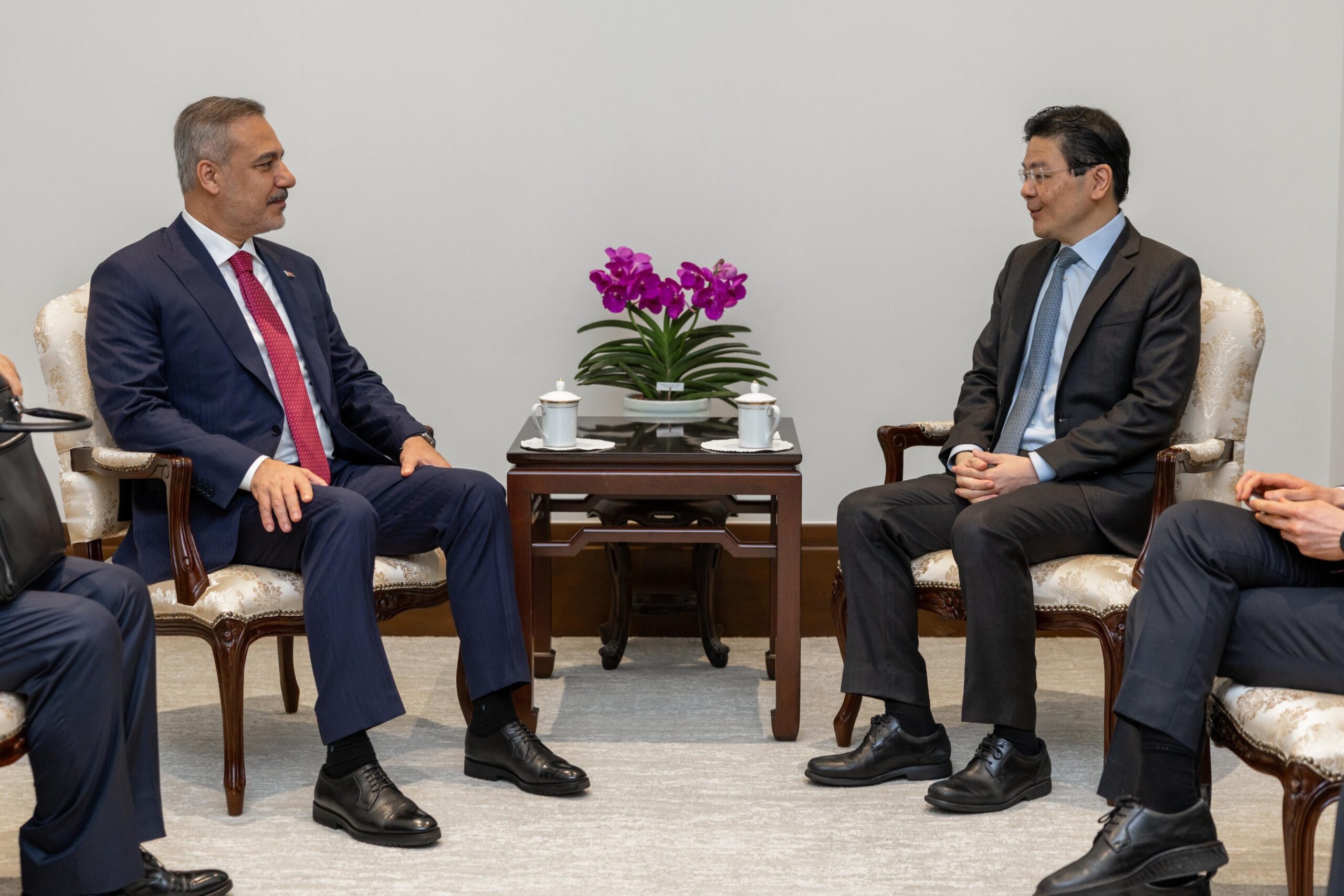 Turkish foreign minister meets with Singapore premier in push for Asia ties